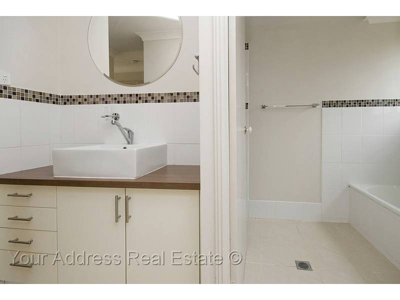 27 Bennett Drive, Regents Park QLD 4118