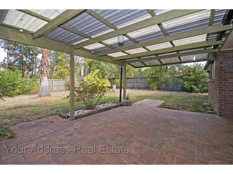27 Bennett Drive, Regents Park QLD 4118