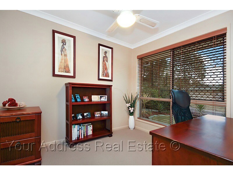 4 McIntyre Street, Hillcrest QLD 4118