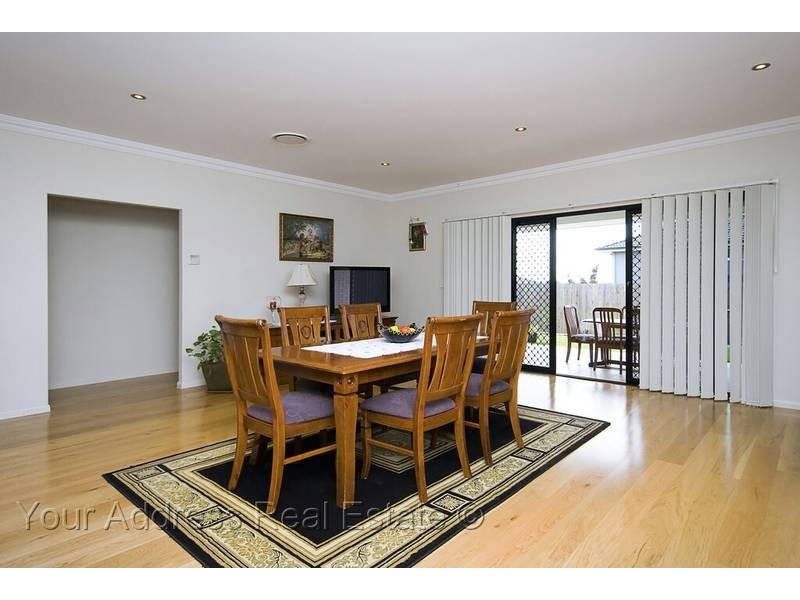 28 Maryland Drive, Regents Park QLD 4118