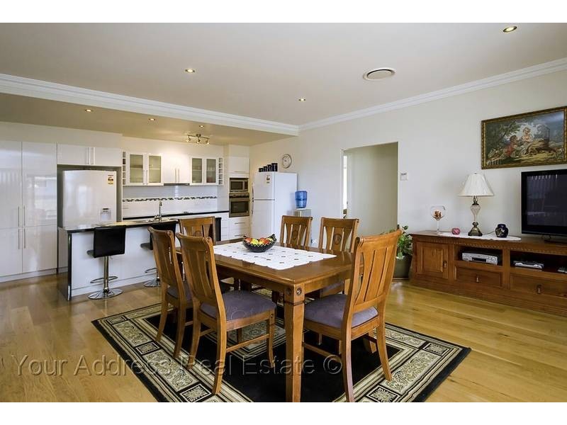 28 Maryland Drive, Regents Park QLD 4118