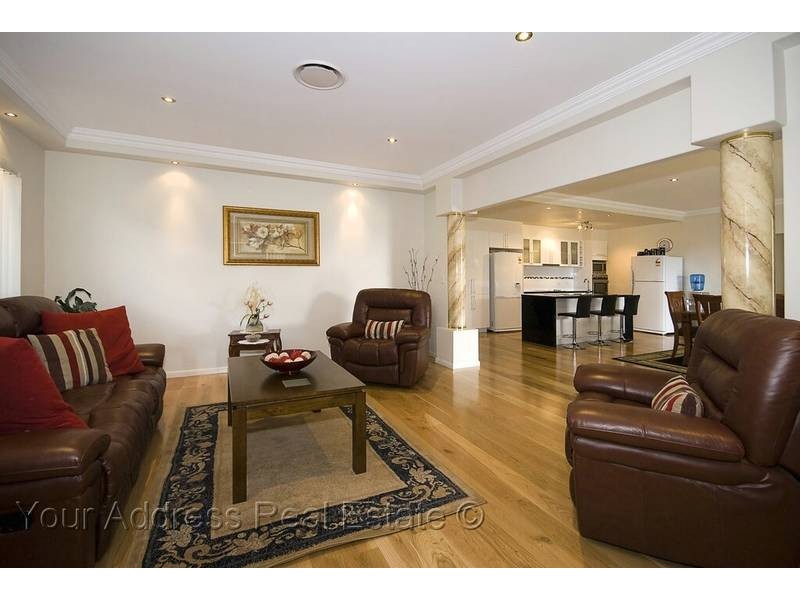 28 Maryland Drive, Regents Park QLD 4118