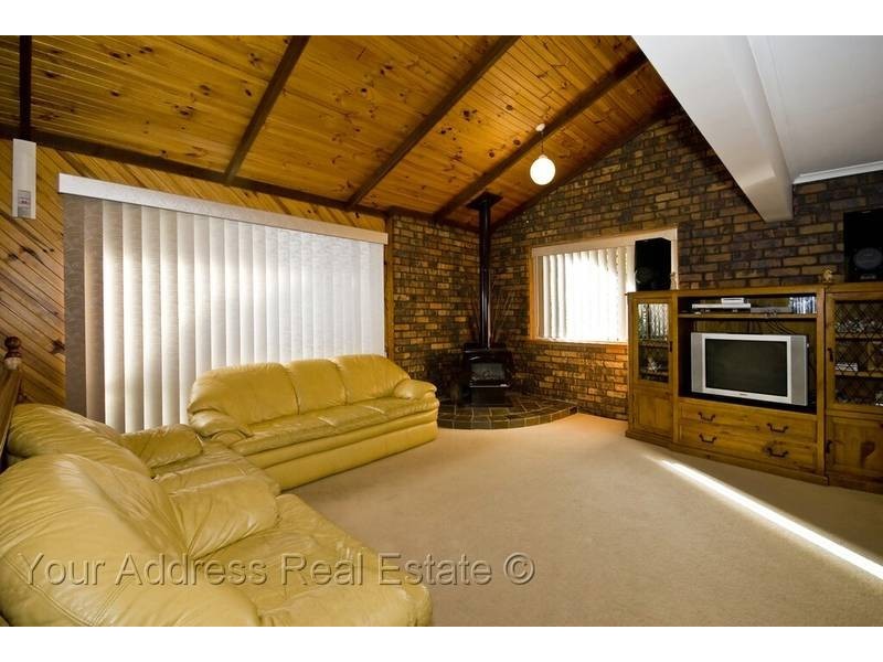 16 Redgum Drive, Regents Park QLD 4118