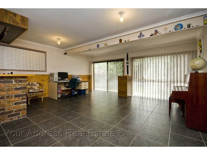 16 Redgum Drive, Regents Park QLD 4118