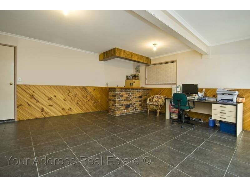 16 Redgum Drive, Regents Park QLD 4118