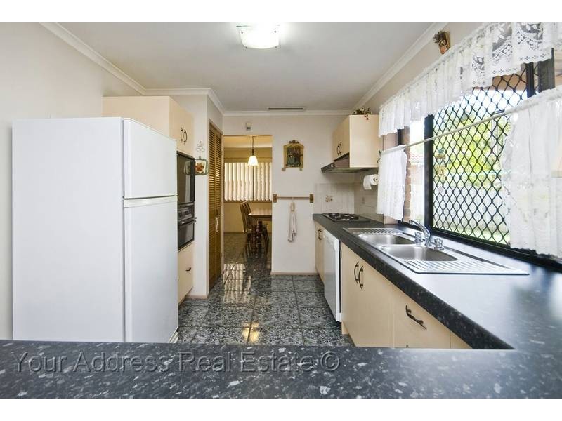 16 Redgum Drive, Regents Park QLD 4118