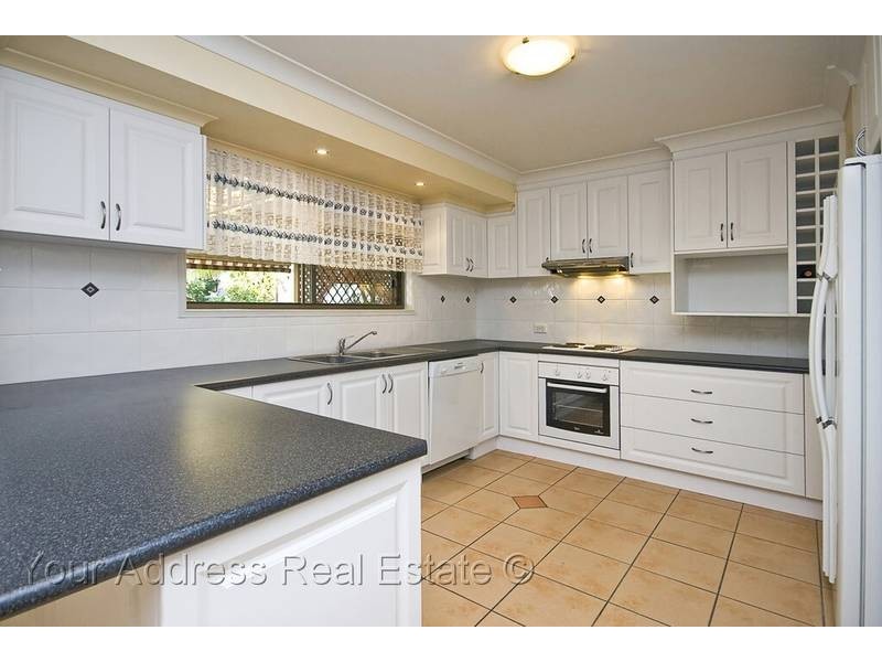 111 Estramina Road, Regents Park QLD 4118