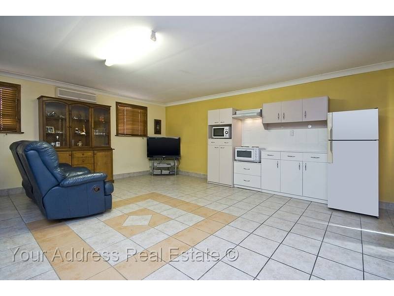 111 Estramina Road, Regents Park QLD 4118