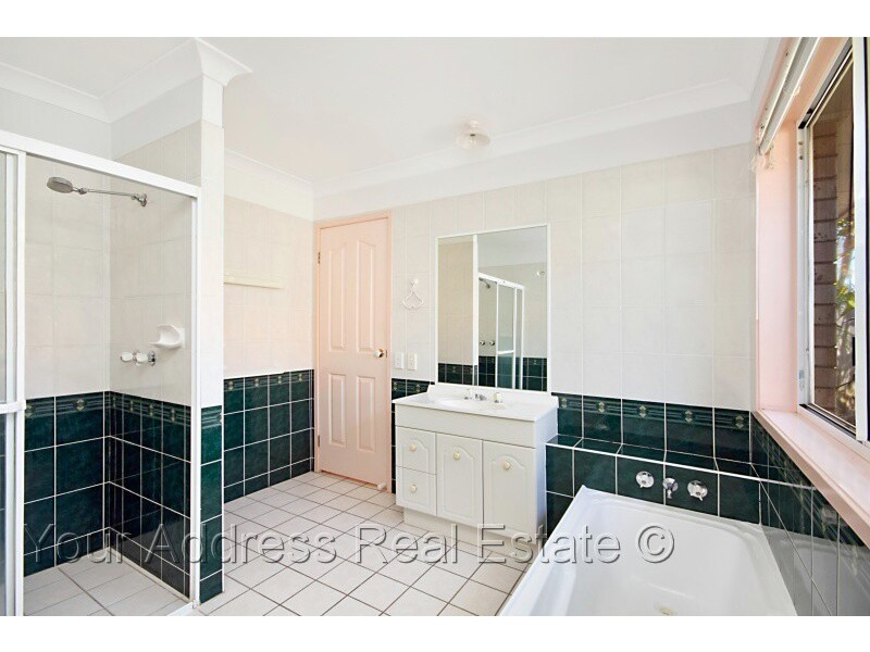 4 Tannadice Court, Regents Park QLD 4118