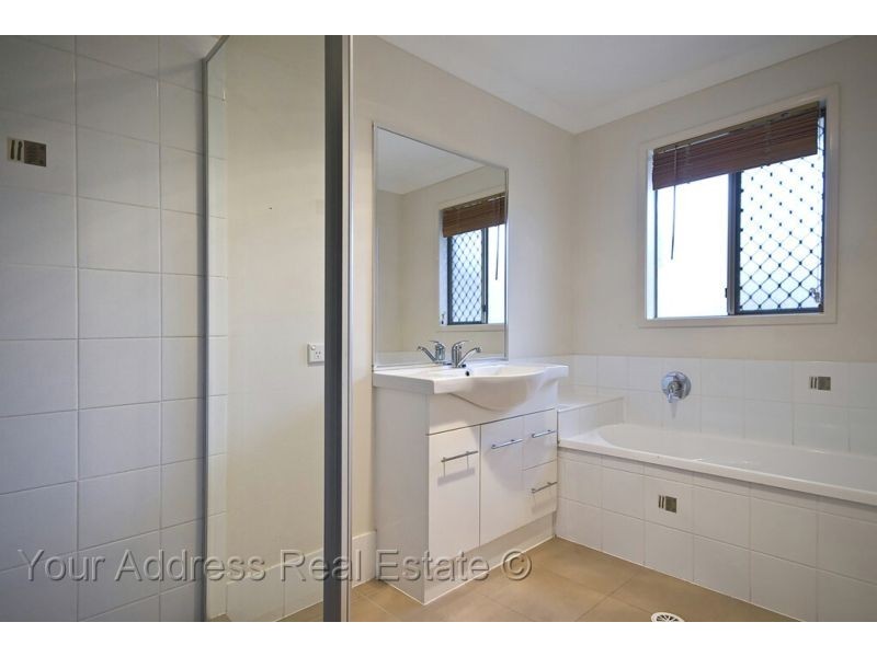 10 Penfold Street, Hillcrest QLD 4118