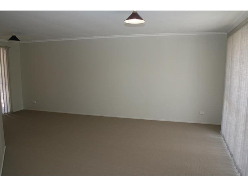 61 Federation Drive, Hillcrest QLD 4118