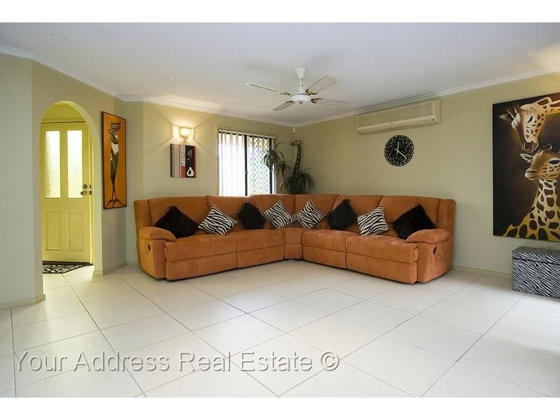 53 Parkroyal Crescent, Regents Park QLD 4118