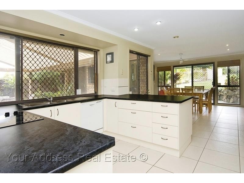 53 Parkroyal Crescent, Regents Park QLD 4118