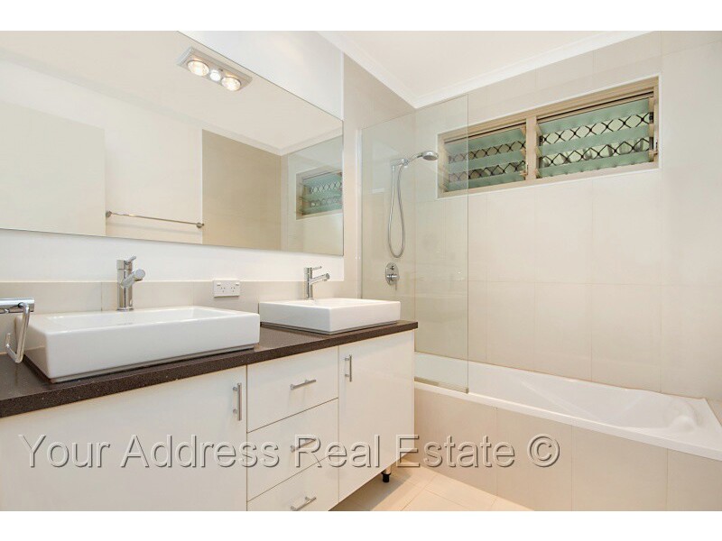 11 Conifer Street, Hillcrest QLD 4118