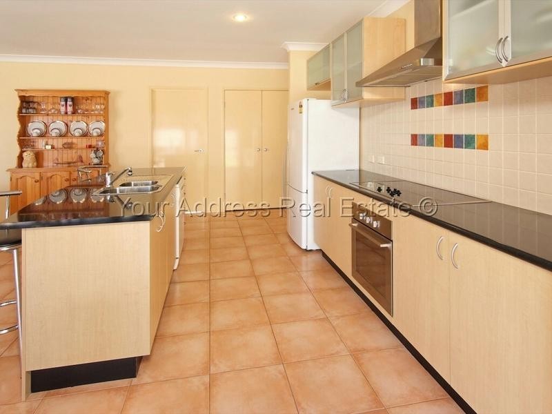 13 Cornell Close, Regents Park QLD 4118