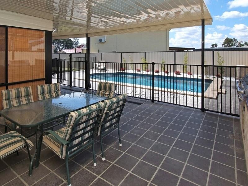 13 Cornell Close, Regents Park QLD 4118