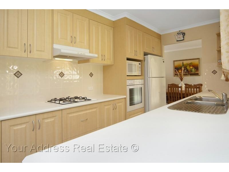 6 Carlos Street, Hillcrest QLD 4118