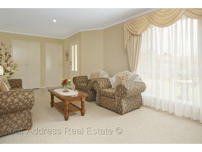 6 Carlos Street, Hillcrest QLD 4118