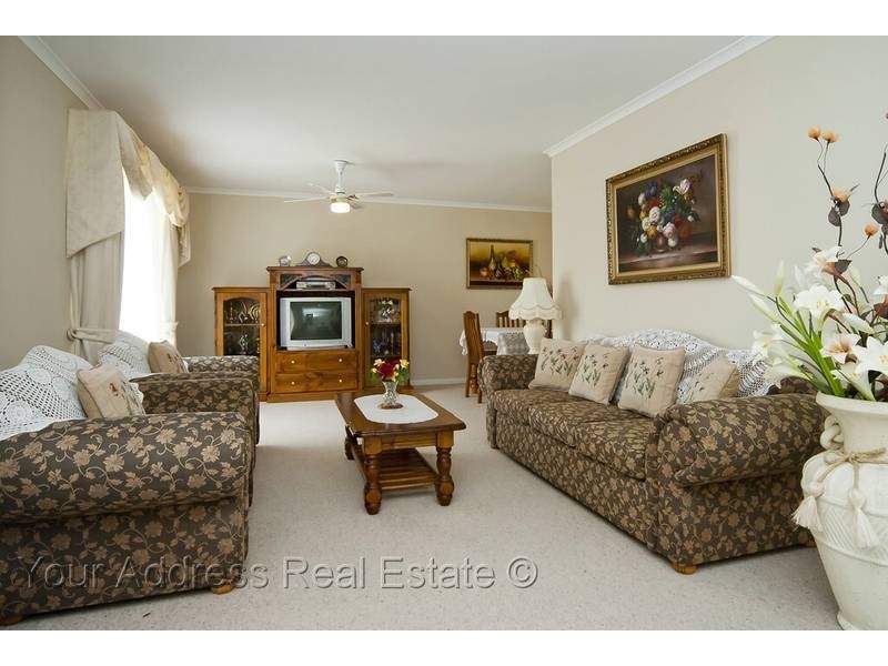 6 Carlos Street, Hillcrest QLD 4118