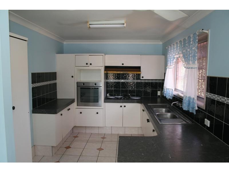 41 Peverell Street, Hillcrest QLD 4118