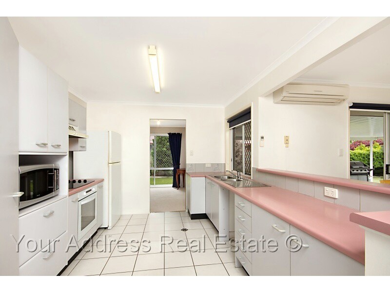 137 Emerald Drive, Regents Park QLD 4118