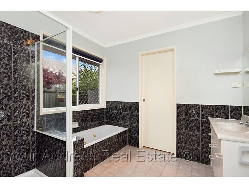 137 Emerald Drive, Regents Park QLD 4118