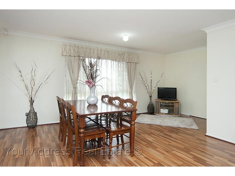 2 Hillview Drive, Hillcrest QLD 4118