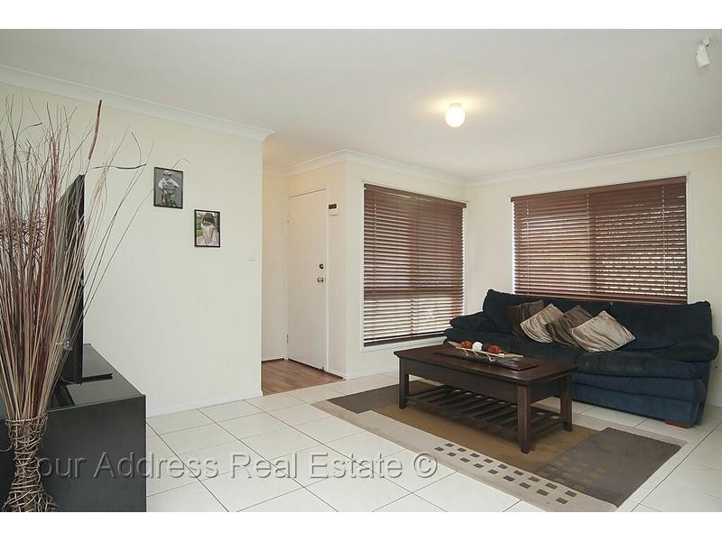 2 Hillview Drive, Hillcrest QLD 4118
