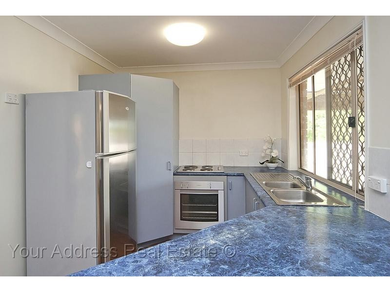 2 Hillview Drive, Hillcrest QLD 4118