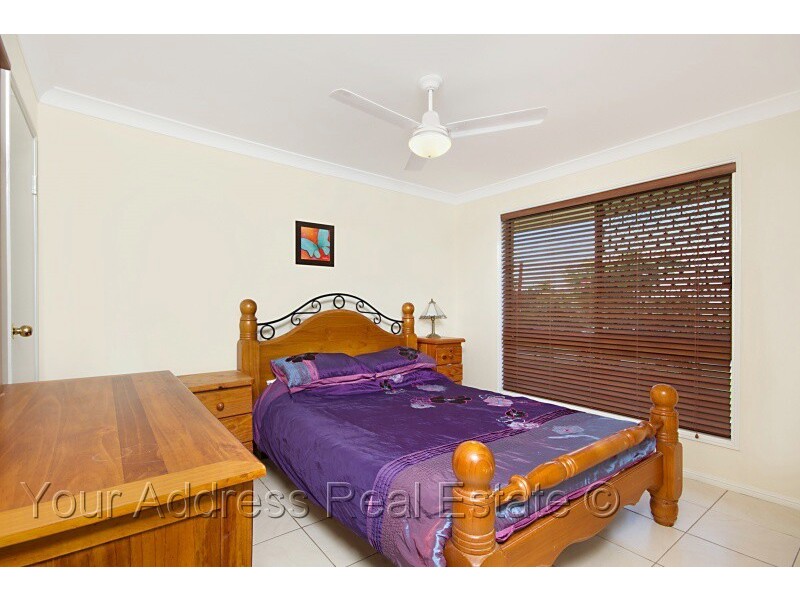 2 Hillview Drive, Hillcrest QLD 4118