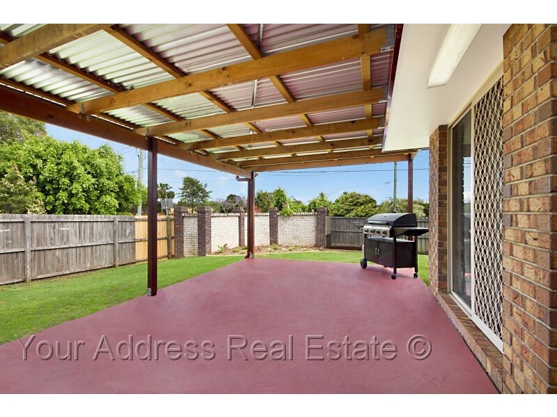 2 Hillview Drive, Hillcrest QLD 4118
