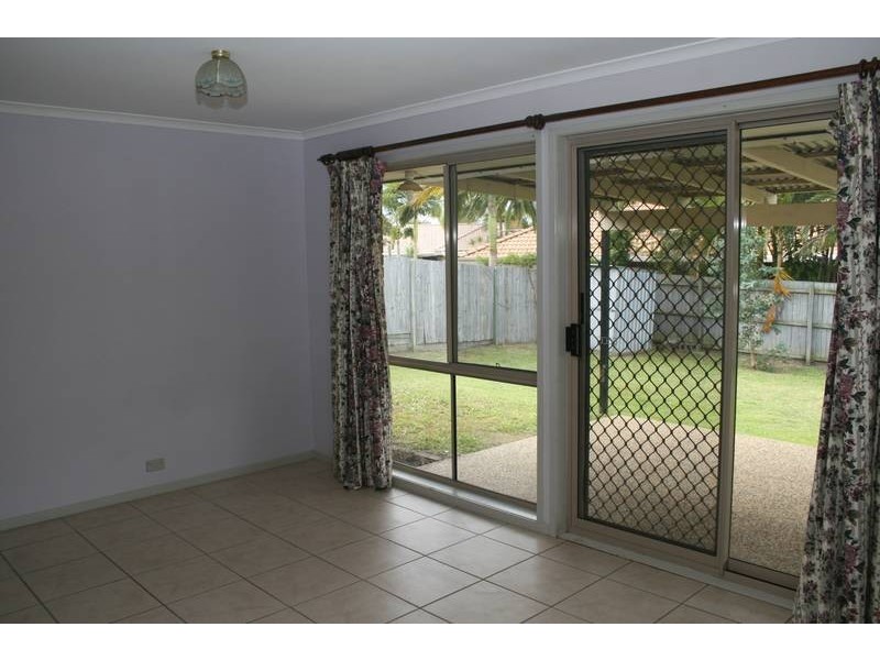 20 Bottlebrush Drive, Regents Park QLD 4118