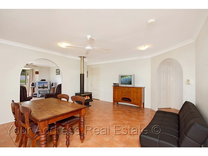 73 Bushland Drive, Regents Park QLD 4118