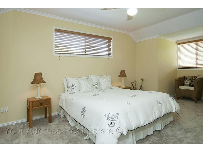 15 Penda Road, Park Ridge South QLD 4125