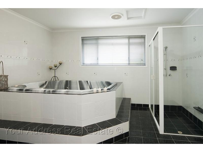 15 Penda Road, Park Ridge South QLD 4125