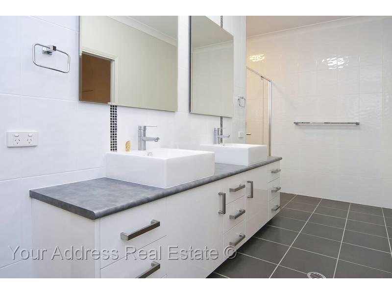 20 Goldfinch Court, Greenbank QLD 4124