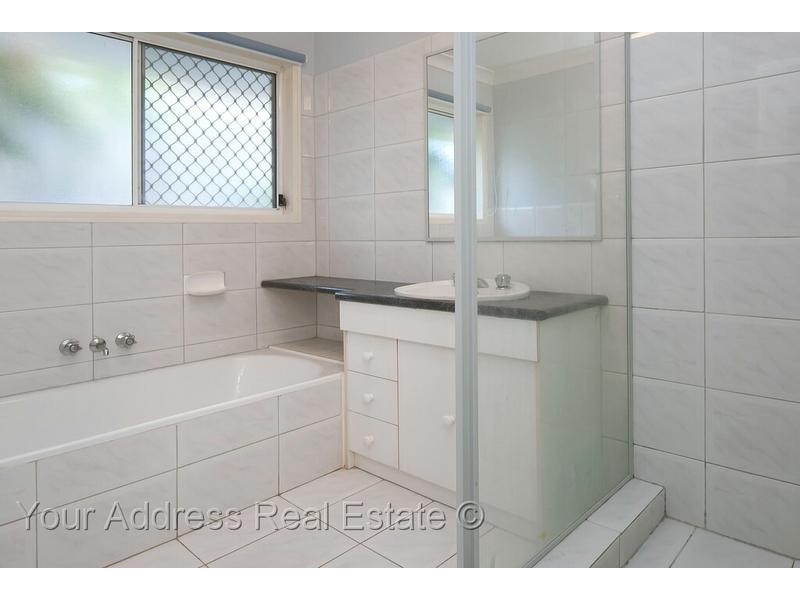 52 Bushland Drive, Regents Park QLD 4118