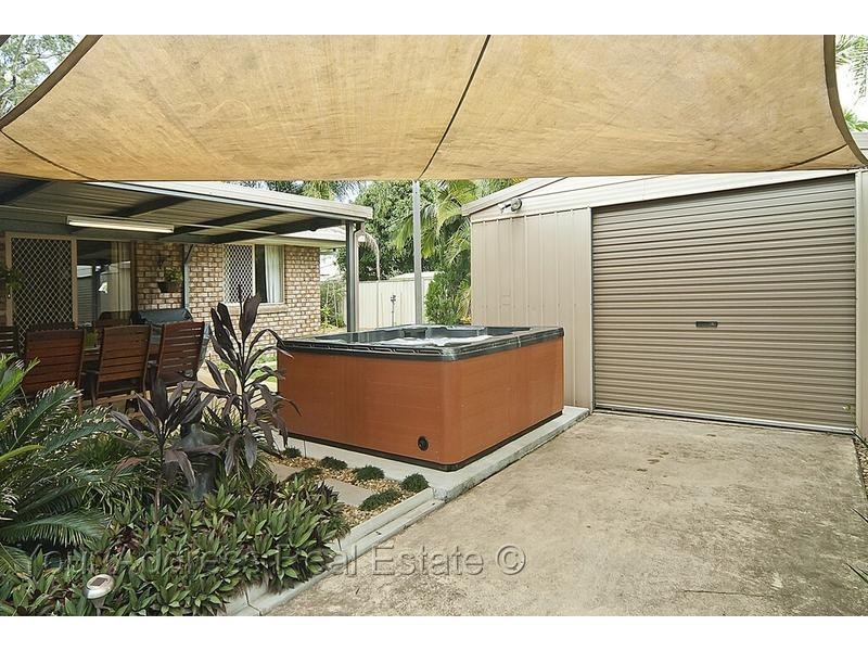 5 Pandanus Court, Regents Park QLD 4118
