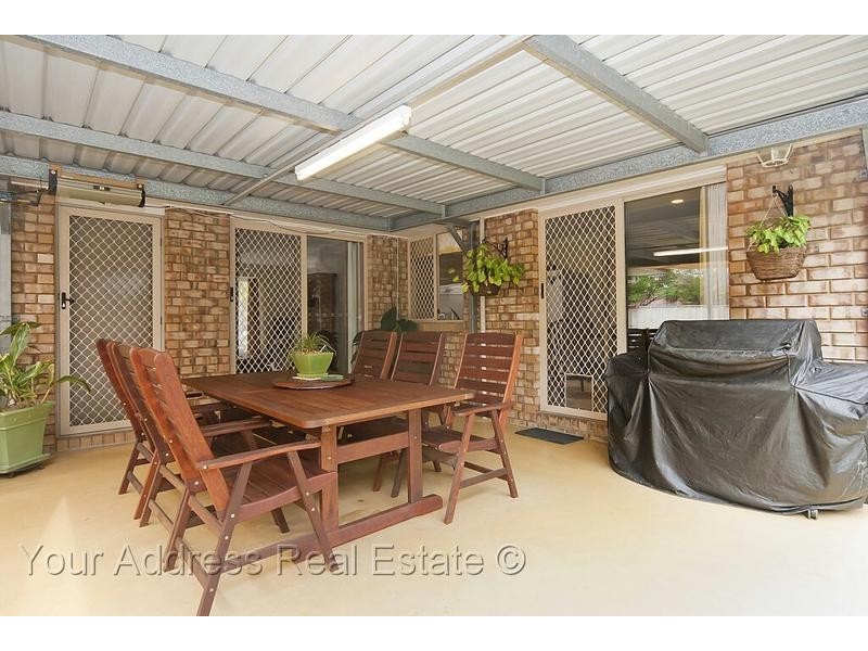 5 Pandanus Court, Regents Park QLD 4118