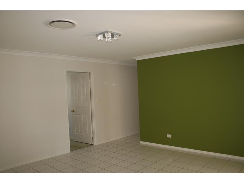 10 Carlos Street, Hillcrest QLD 4118