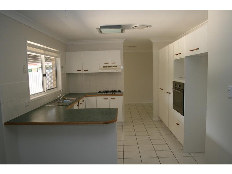 10 Carlos Street, Hillcrest QLD 4118