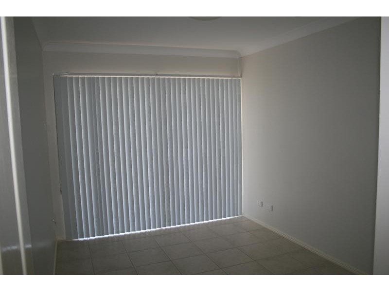 10 Carlos Street, Hillcrest QLD 4118