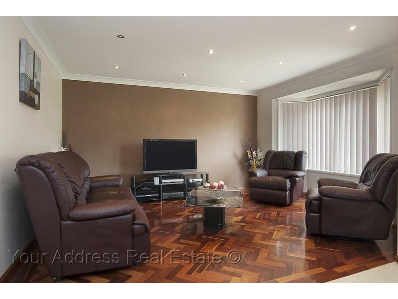 63 Solandra Circuit, Regents Park QLD 4118