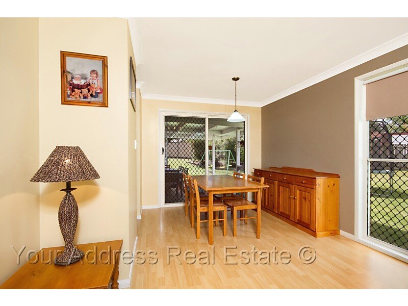 14 Topham Ct, Hillcrest QLD 4118