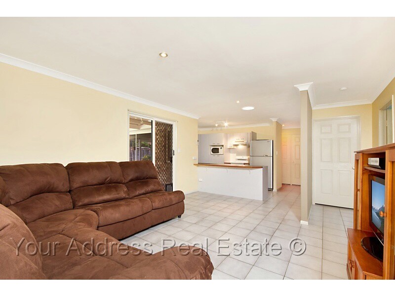14 Topham Ct, Hillcrest QLD 4118