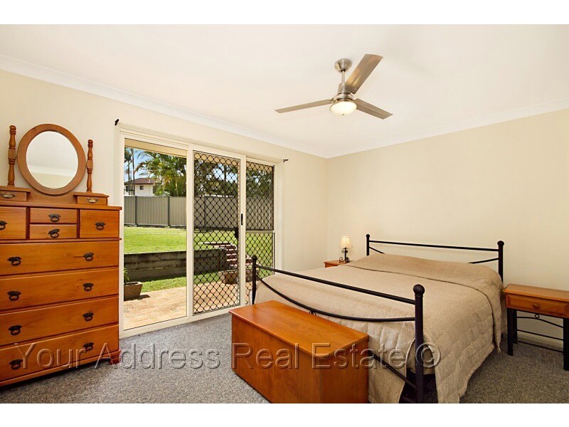 14 Topham Ct, Hillcrest QLD 4118