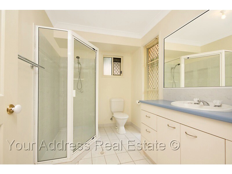 14 Topham Ct, Hillcrest QLD 4118