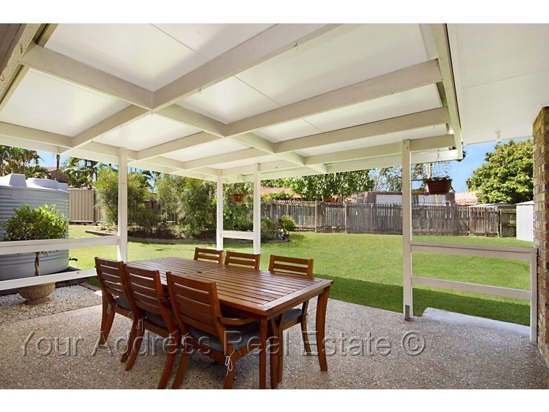 14 Topham Ct, Hillcrest QLD 4118