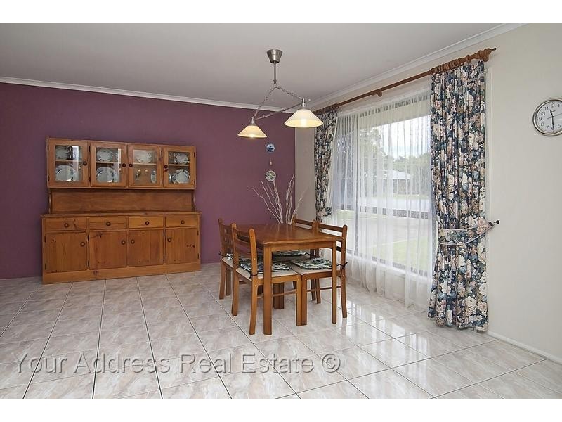 13 Newburn Street, Hillcrest QLD 4118