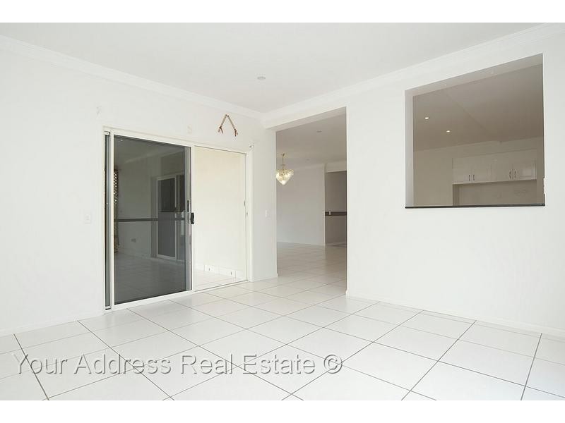 16 Cornell Close, Regents Park QLD 4118